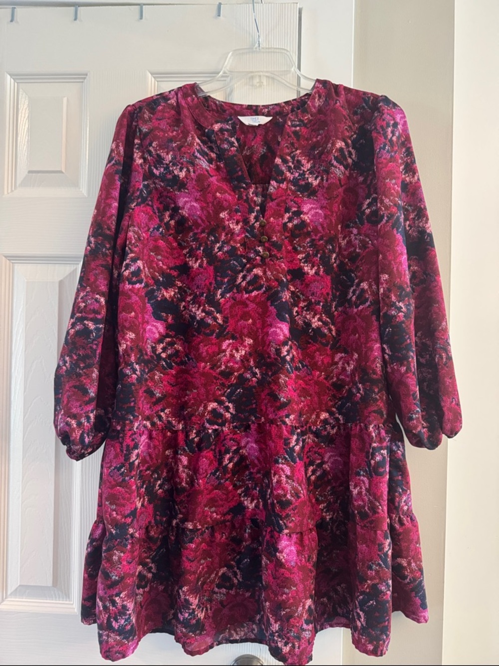 Womens Floral V-Neck Tiered Dress in Magenta Pink